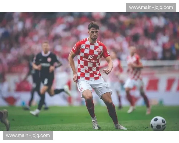 美因茨采用五后卫体系应对强敌 虽败但防守纪律性获肯定